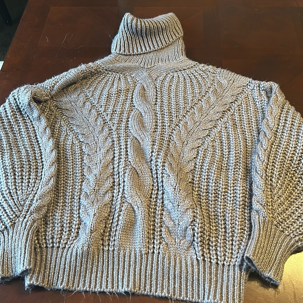 Warm and cozy cableknit brown ladies sweater large
